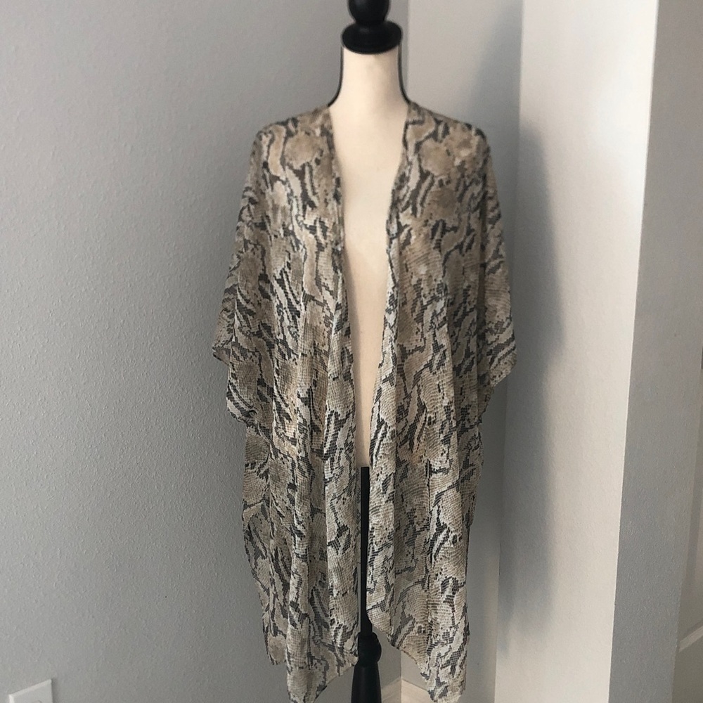 EXPRESS Women's Lightweight Sheer Snakeskin Kimono | OS